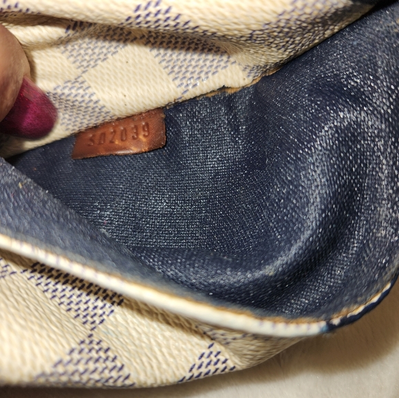 Louis Vuitton Bag. - Picture 13 of 15